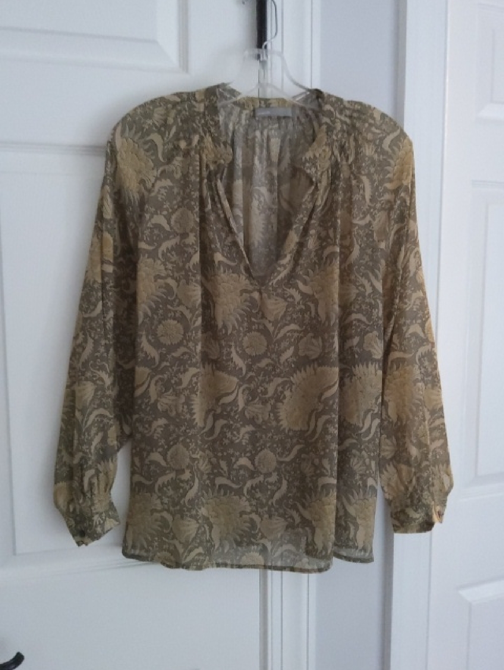 VINCE💥Nwot💥100% Silk Beige Printed Blouse